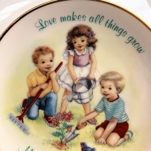 2/$25 Vintage Avon Love Makes All Things Grow Mother's Day Plate 1991 Flowers - Picture 3 of 4
